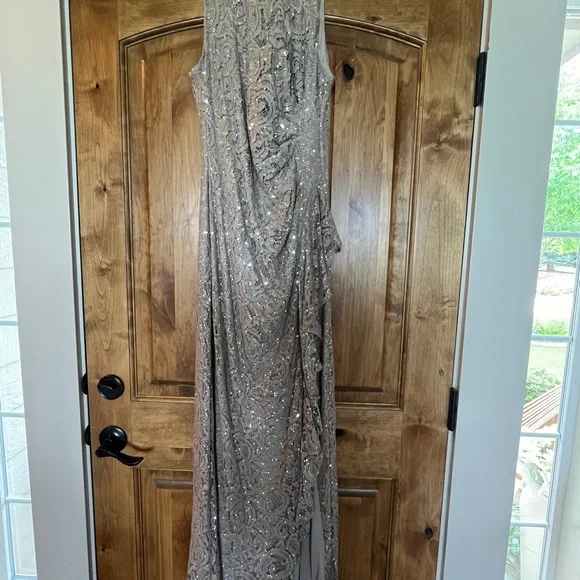 Alex evenings gown - Picture 3 of 5